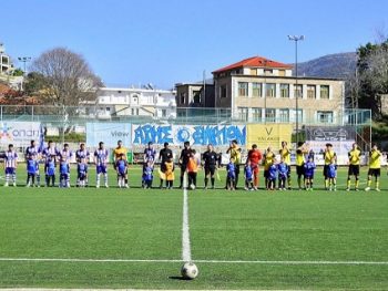 Συγχαίρει τον διαιτητή ο Θεσπρωτός στην αναμέτρηση στους Φιλιάτες  