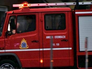 Παρανάλωμα δύο αυτοκίνητα και τρία μηχανάκια