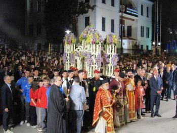 Λαοθάλασσα στο «αντάμωμα» των Επιταφίων