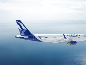 Με την πτήση της Aegean το Άγιο Φως στο αεροδρόμιο Ιωαννίνων