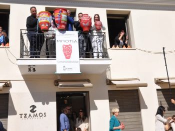 Παρουσία πλήθους κόσμου τα  “έσπασε” και πάλι η Πρέβεζα στην πρώτη Ανάσταση.