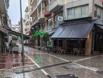 Με βροχές και καταιγίδες μπήκε ο Απρίλιος