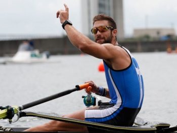 Επέστρεψε στην Ελλάδα και αποθεώθηκε ο Στέφανος Ντούσκος 