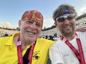 Μεγαλείο ψυχής - Συνόδευσε τυφλό δρομέα μέλος του Σ.Δ.Ι. στον Αυθεντικό Μαραθώνιο Αθήνας  