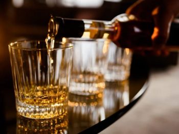 Στο νοσοκομείο ανήλικη από κατανάλωση αλκοόλ 