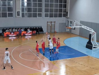 Τρίτο ροζ φύλλο για την Αστράκα 