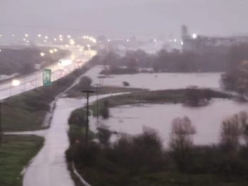 Πεδινή και Εγνατία: Τα νερά καλύπτουν δρόμους και χωράφια