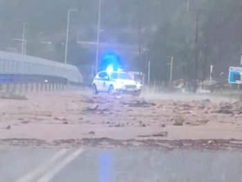 Έκλεισε ο δρόμος στην Πλαταριά από νερά και φερτά υλικά