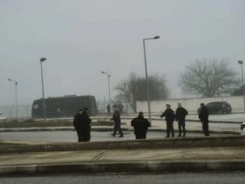 Ισχυρές δυνάμεις της Αστυνομίας στο αεροδρόμιο Ιωαννίνων… περιμένουν τα τρακτέρ!