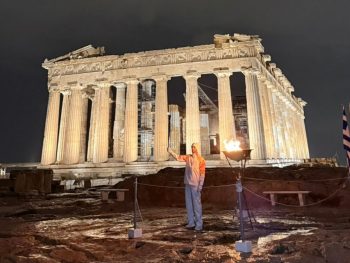 Η Ολυμπιακή Φλόγα στέλνει από την Ακρόπολη τις Ολυμπιακές αξίες  της αριστείας, του σεβασμού και της φιλίας