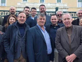 Δυναμική συμμετοχή του Δήμου Ιωαννιτών στη μαζική κινητοποίηση των Δήμων έξω από τη Βουλή των Ελλήνων