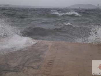 Θυελλώδεις άνεμοι “σφυροκοπούν” και πάλι την Πρέβεζα