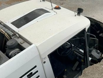 Ιωάννινα: Υπόγεια «λίμνη» κάτω από την άσφαλτο όπου βούλιαξε η σκούπα του Δήμου