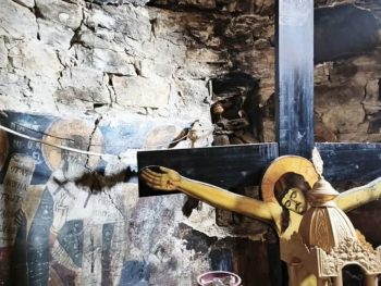 Οδοιπορικό στα «λαβωμένα» χωριά της Δωδώνης και της Ζίτσας- Όταν ο φόβος του σεισμού δίνει τη θέση του στην αγωνία της λήθης