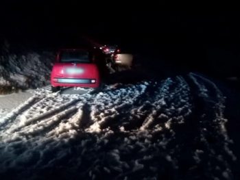 Άσπρισε το Πάπιγκο από το χαλάζι- «Εγκλωβισμοί» οδηγών και κίνηση αποχιονιστικών