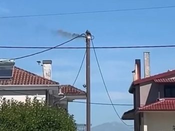 Ελεούσα: Όταν η κολώνα άρχισε να βγάζει καπνούς και φλόγες