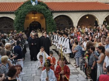 Χιλιάδες πιστοί στην Αγία Μαρίνα – Η ιστορική συνοικία γιόρτασε την προστάτιδά της