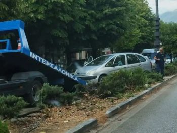 Εκτροπή οχήματος στη Λεωφόρο Δωδώνης