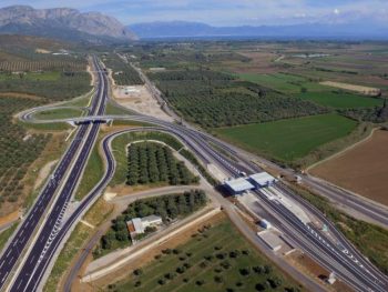 Τροχαίο στην Ιόνια -Φορτηγό εξετράπη της πορείας του και ανατράπηκε