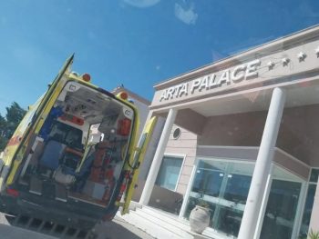 Μεταφορά ηλικιωμένων από το Κομπότι σε ξενοδοχεία- Σε εξέλιξη η φωτιά