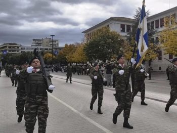 Πλήθος κόσμου στην παρέλαση της 28ης Οκτωβρίου
