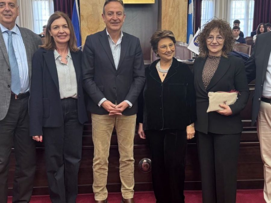 Θερμή υποδοχή στο Δημαρχείο Ιωαννίνων για την αποστολή του Ζωγραφείου Λυκείου Κωνσταντινούπολης