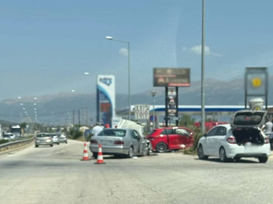 Τέσσερις τραυματίες σε τροχαίο στην Πεδινή