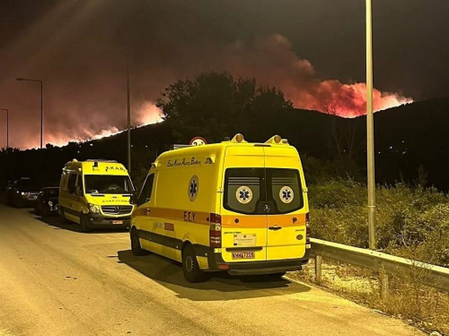 Περικυκλωμένη από τις πυρκαγιές η Φιλιππιάδα 