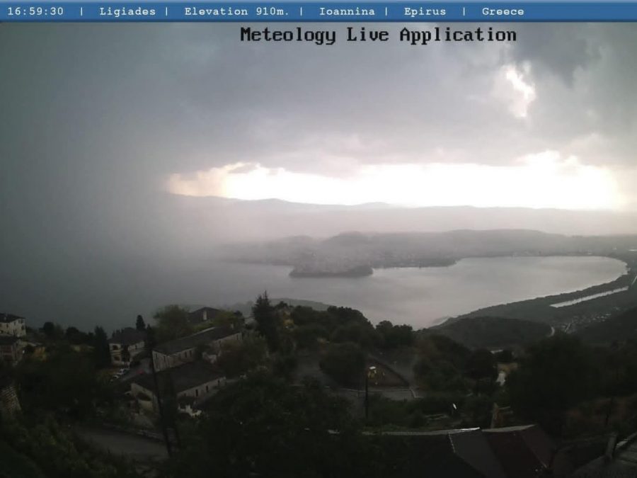 Άνοιξαν οι ουρανοί! Ισχυρή καταιγίδα στα Ιωάννινα 