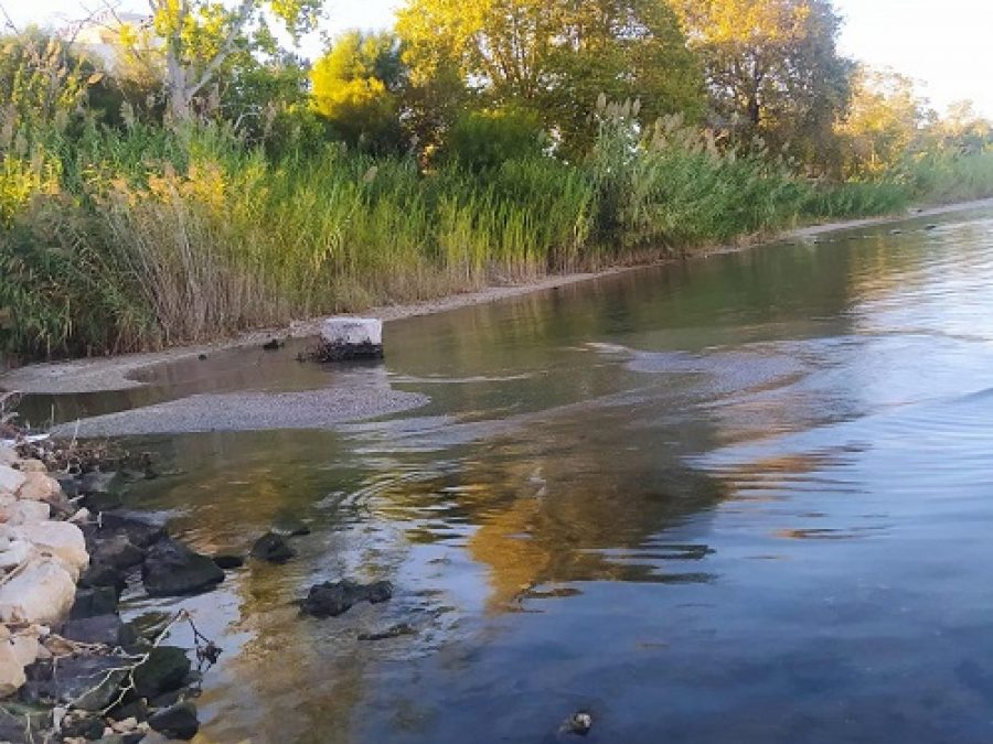 Η άμπωτη “εξαφάνισε” τα νερά από παραλίες της Πρέβεζας