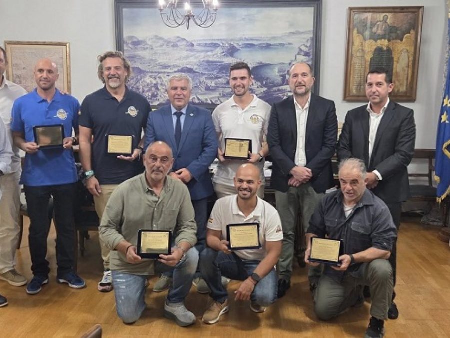 Τιμήθηκαν οι πιλότοι και το προσωπικό των πυροσβεστικών αεροπλάνων του Ακτίου από τους δημάρχους Πρέβεζας και Παραμυθιάς