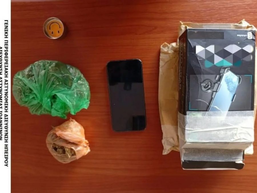 Παρέλαβε δέμα από θυρίδα ταχυμεταφορών με χασίς και ηλεκτρονική ζυγαριά