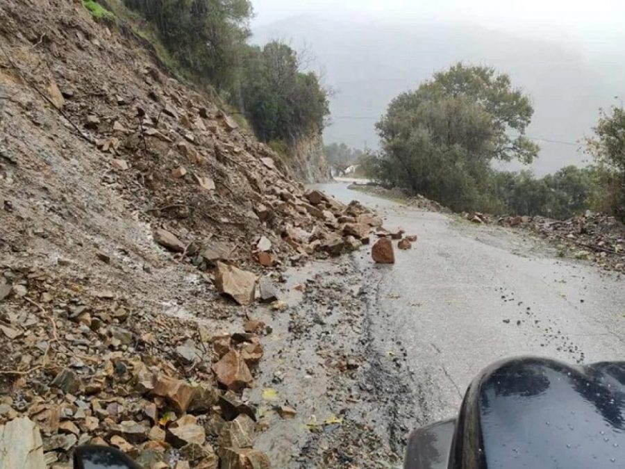 Ισχυρές βροχοπτώσεις στην Ήπειρο – Καταπτώσεις σε πολλά σημεία του οδικού δικτύου