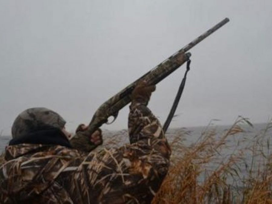 Κυνηγός πυροβόλησε κατά λάθος αυτοκίνητο