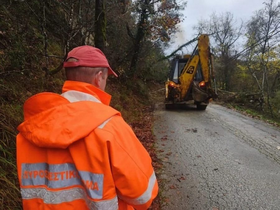 Παραμένουν οι κυκλοφοριακές ρυθμίσεις εξαιτίας της κακοκαιρίας  