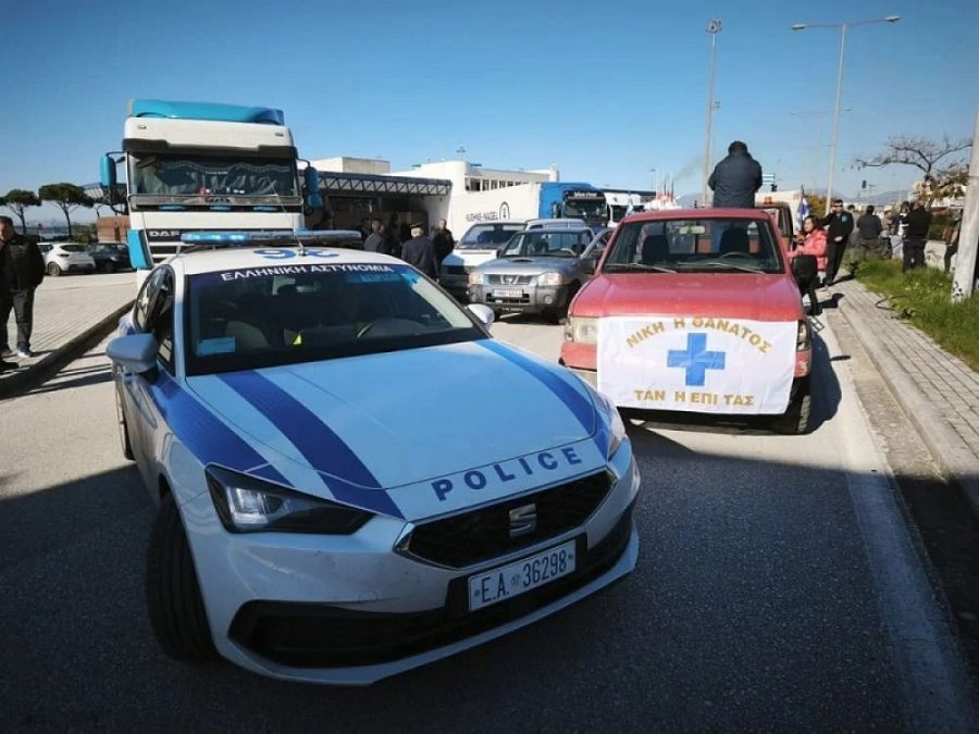 «Μπλόκο» σε Εγνατία  και λιμάνι από τους αγρότες της Θεσπρωτίας
