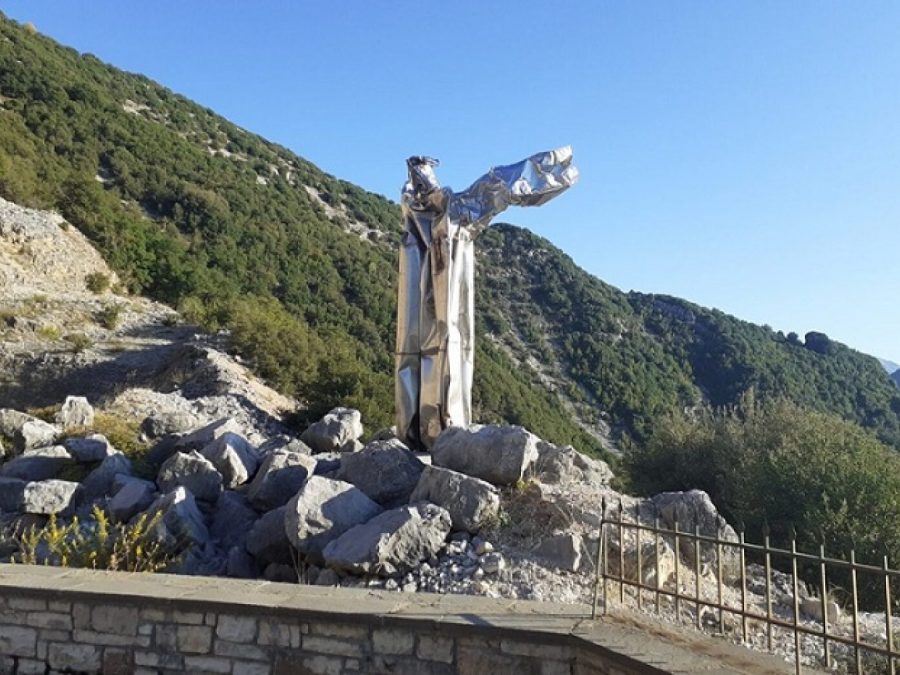 Τρισάγιο μνήμης για τα 29 θύματα του πολύνεκρου δυστυχήματος στο Τσίμποβο