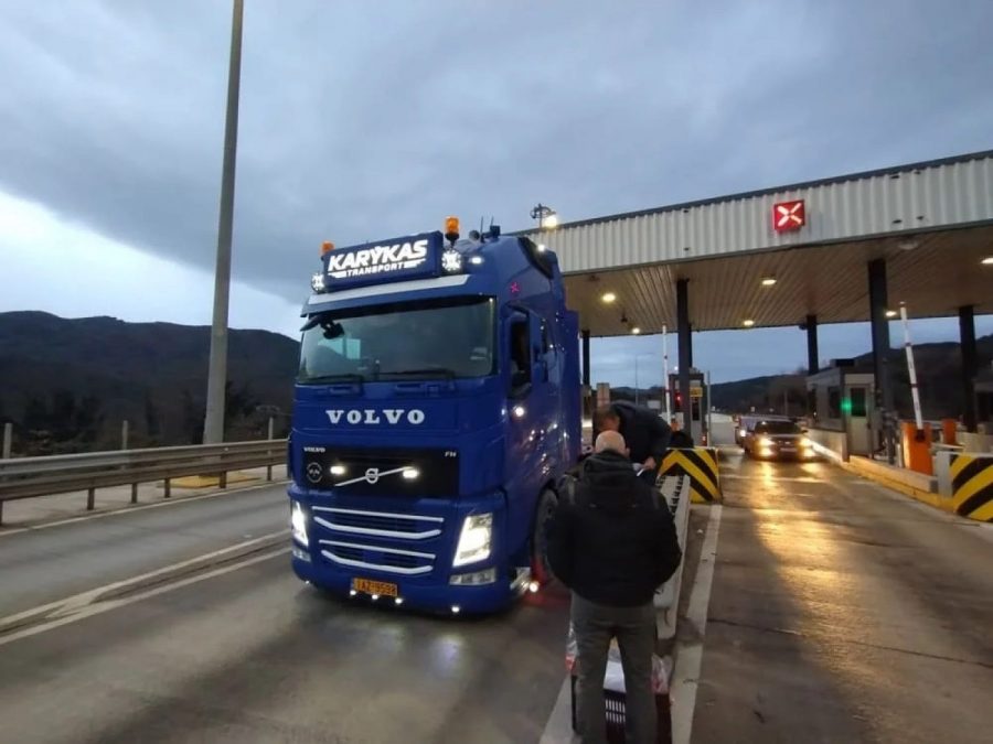 Διόδια Τύριας: Αγρότες της Θεσπρωτίας μοίρασαν μανταρίνια στους οδηγούς