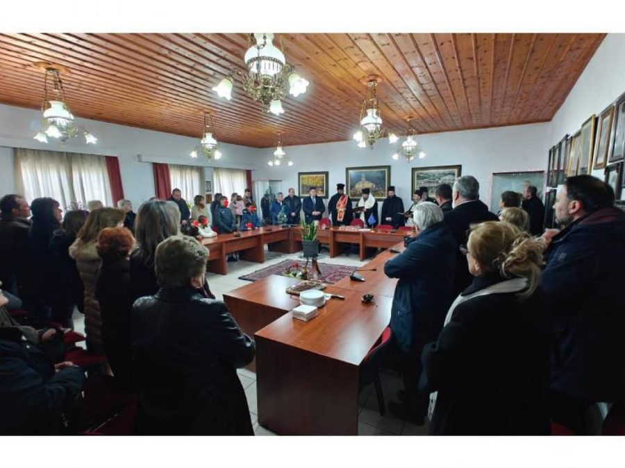 Μέσα σε κλίμα συγκίνησης και ελπίδας η κοπή της Πρωτοχρονιάτικης πίτας στο Δελβινάκι