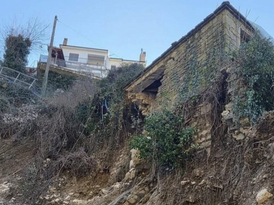 Κατέρρευσε το πρώτο τμήμα από τον μύλο στα Άγναντα