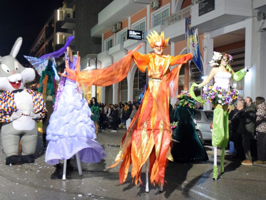 Οι γυναίκες της Πρέβεζας “έντυσαν” και φέτος με αποκριάτικο χρώμα την πόλη