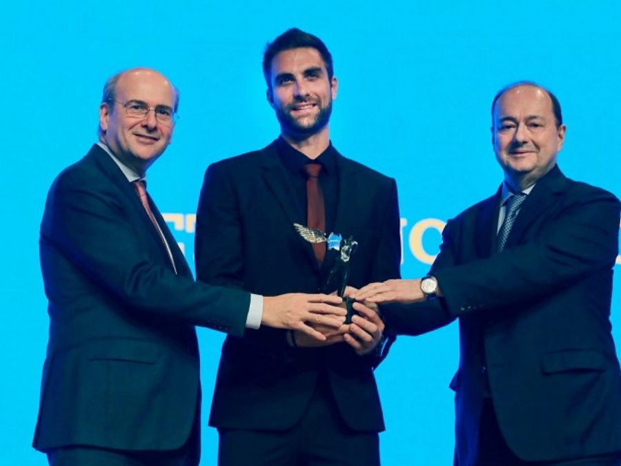 Έλαμψαν τα γαλανόλευκα κουπιά στη γιορτή της ΕΟΕ