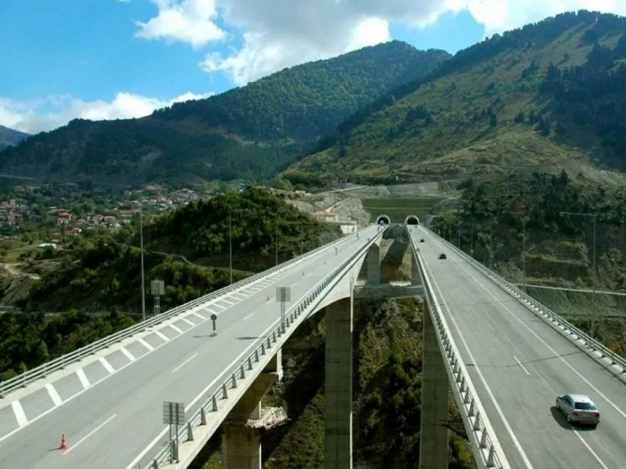 Οδηγός κινούνταν ανάποδα στην Εγνατία