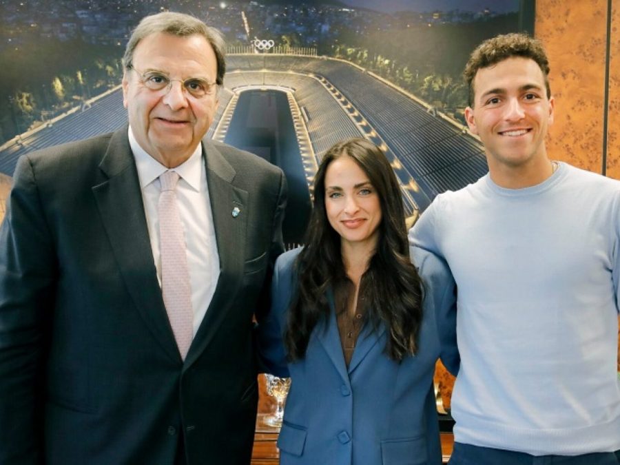 Τα συγχαρητήρια του Ισίδωρου Κούβελου στους νικητές του Ημιμαραθωνίου Παναγιώτη Μπιτάδο και Αναστασία Μαρινάκου 