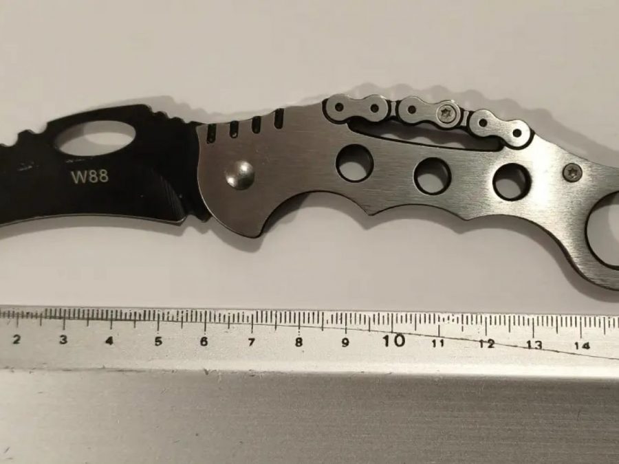 Συλλήψεις για μαχαίρι καραμπίτ