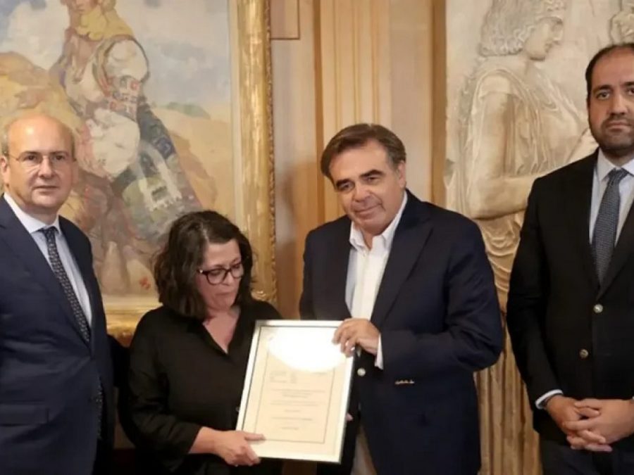 Συγκίνηση για τον Βαγγέλη Γιακουμάκη – Παραδόθηκε το πτυχίο στη μητέρα του