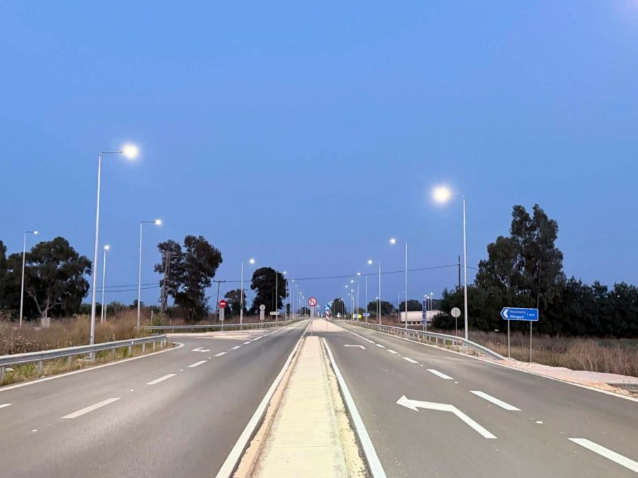 Πλήρως ηλεκτροφωτισμένο είναι πλέον το οδικό δίκτυο που απαρτίζει τη νέα είσοδο της Πρέβεζας