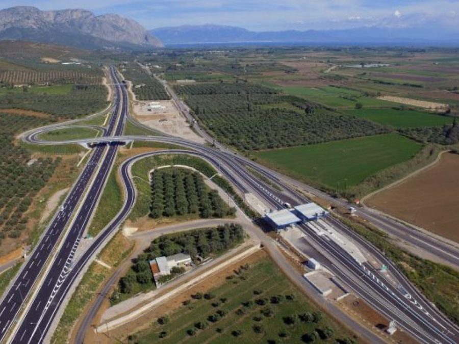 Τροχαίο στην Ιόνια -Φορτηγό εξετράπη της πορείας του και ανατράπηκε