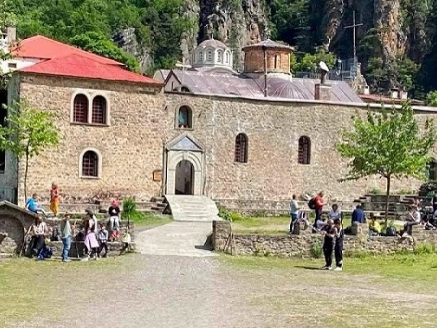 Επιχείρηση διάσωσης περιπατητή στο μονοπάτι προς τη Μονή Στομίου