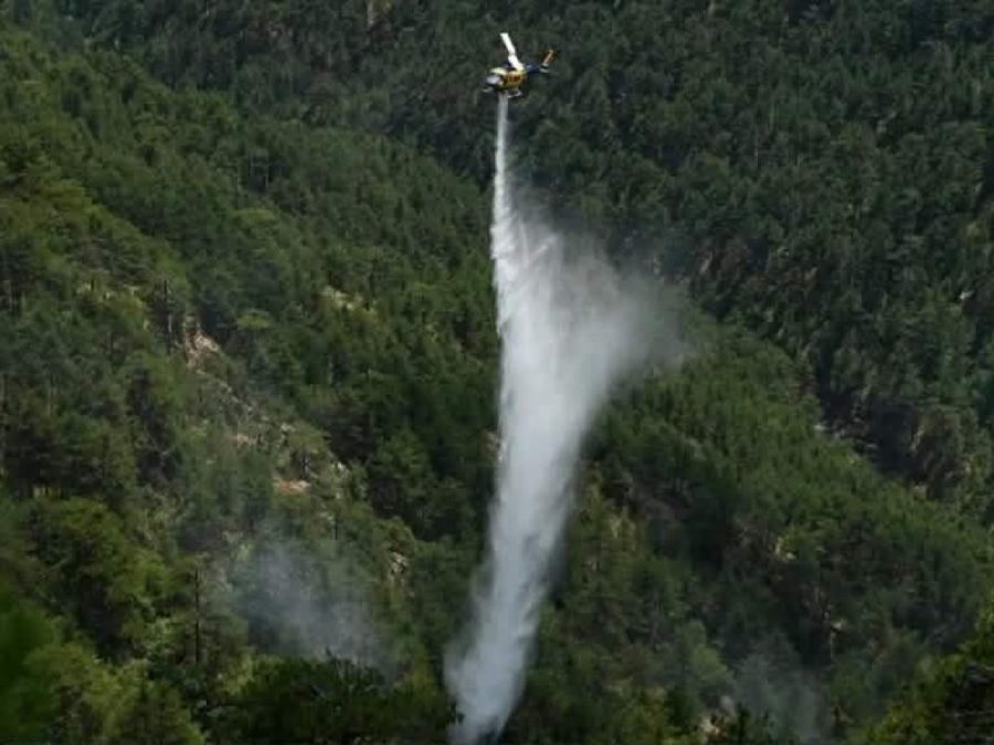 Φωτιά σε δύσβατη περιοχή στο Πλαίσιο Φιλιατών